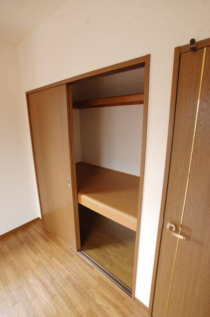 Receipt. Clothes in the spacious storage ・ You can store plenty of baggage