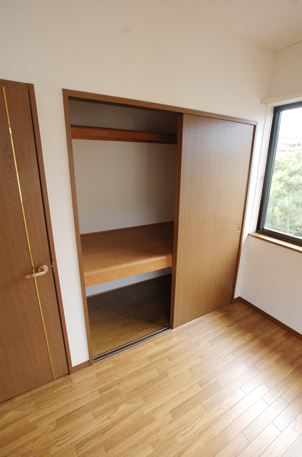 Receipt. You can use the room spacious with storage