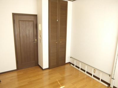 Living and room. There closet