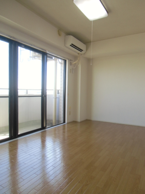 Living and room. Sense of openness is good for large windows.