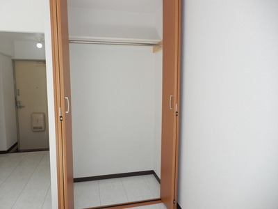 Receipt. Because there is a hanger pipe, To put away the clothes you do not want to put a wrinkle