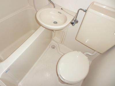 Bath. Cleaning a simple three-point unit bus! is