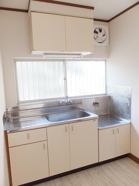 Kitchen. Underfloor Storage