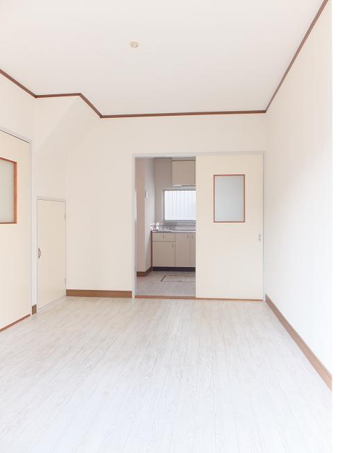 Living and room. 1 Kaiyoshitsu