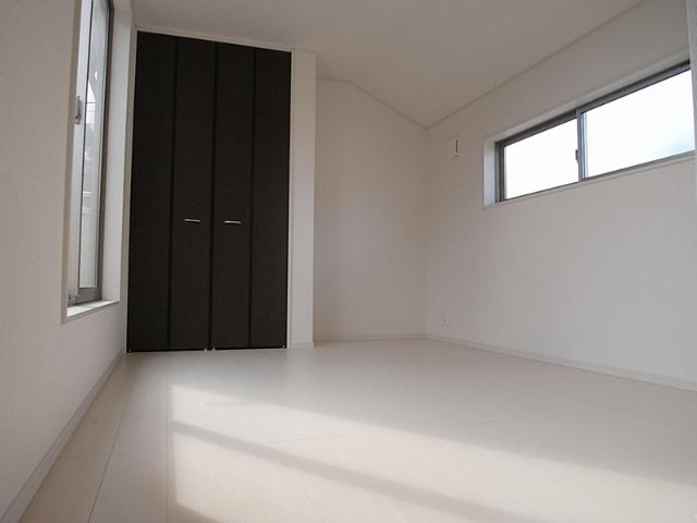 Same specifications photos (Other introspection). Same specifications