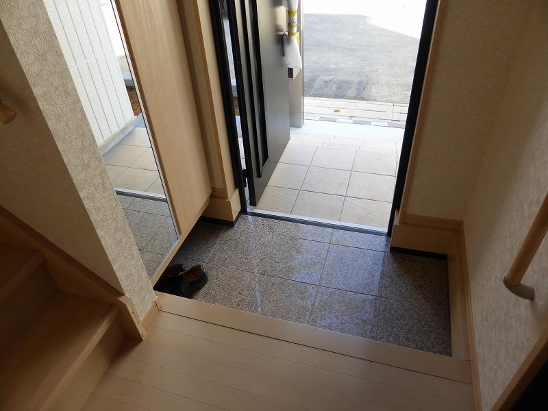 Entrance. Local (11 May 2013) Shooting