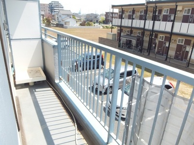 View. Laundry Area is the veranda. Facing south! !