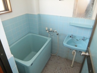 Bath. This window is there likely to ventilation in the bathroom