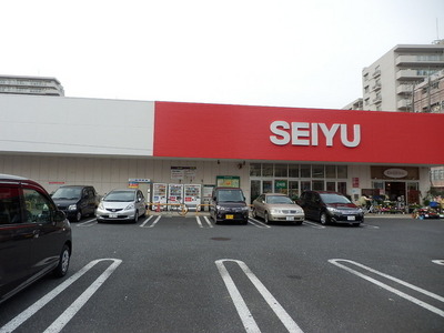 Supermarket. Seiyu to (super) 730m