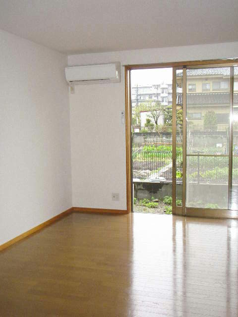 Living and room. 7.5 Pledge