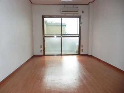 Living and room. Air-conditioned also active in the winter to summer