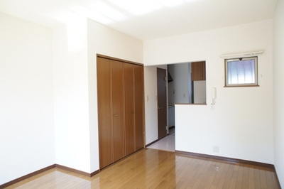 Living and room. Spacious is a studio that does not separate the kitchen