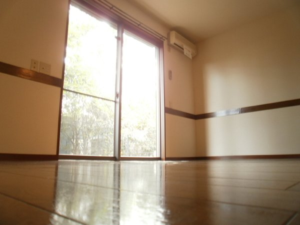 Living and room. Is living detached sense of facing the private garden.