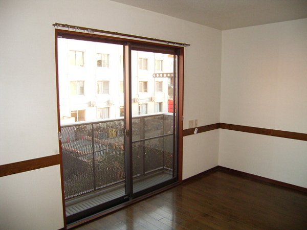 Balcony. It is no front building.