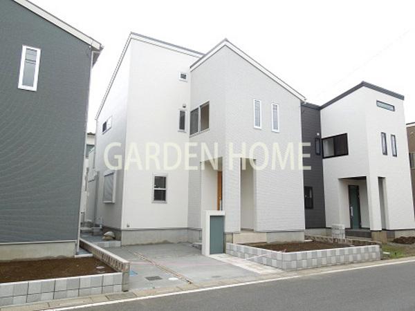 Local appearance photo. Stylish appearance