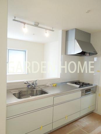 Kitchen. Popular face-to-face system Kitchen