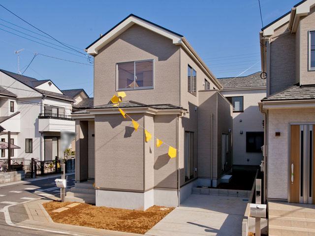 Local appearance photo. City gas, This sewage Northwest corner lot 