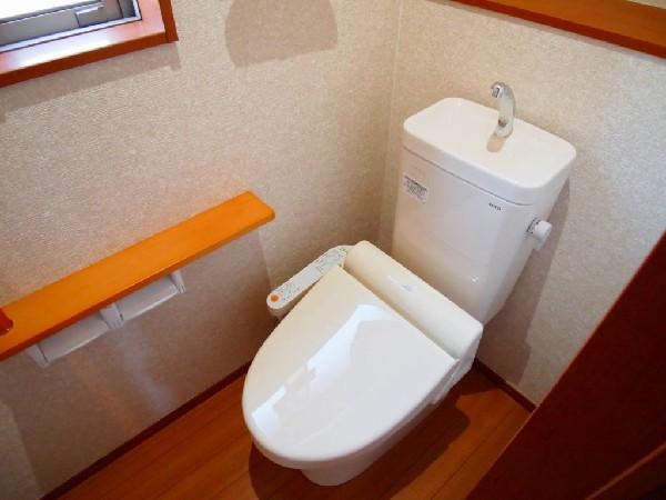 Toilet. 1F ・ 2F to shower toilet