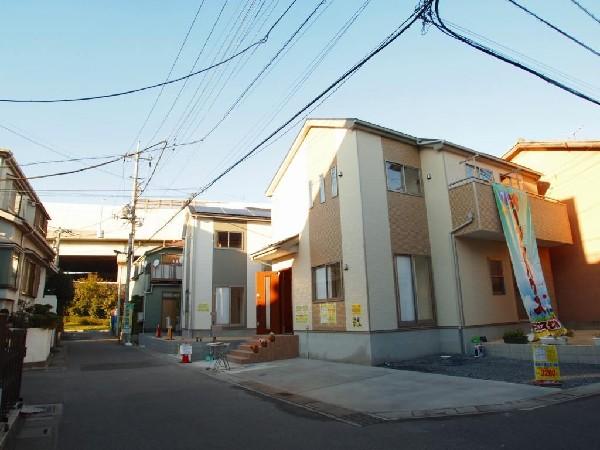 Local appearance photo. Yang per in the southwest corner lot ・ Ventilation good! Parking is also easy location