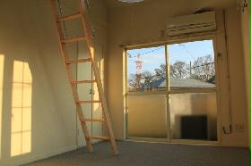 Living and room. First floor flooring second floor carpet There is also equipment with a room. 