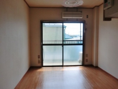 Living and room. 5.5 Pledge of Western-style