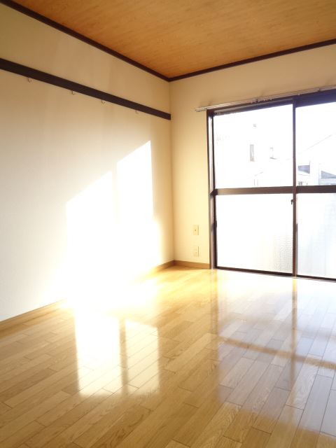 Living and room. Let's relax in the chic atmosphere.