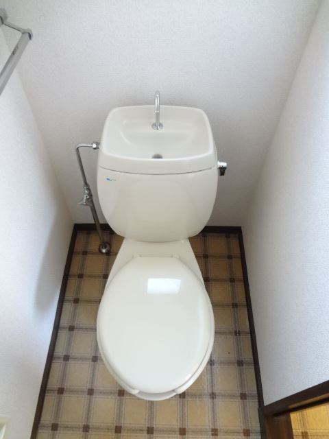 Toilet. Day-to-day life around the water is when it is beautiful will be refreshing.