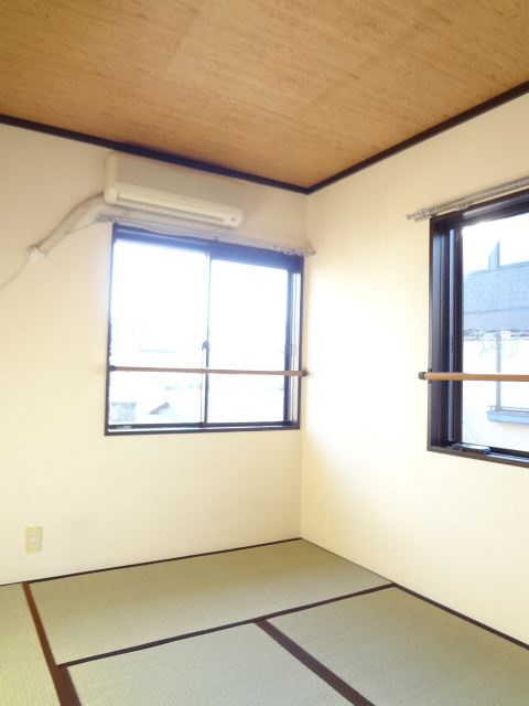 Living and room. Atmosphere of Japanese-style makes me soften the heart.