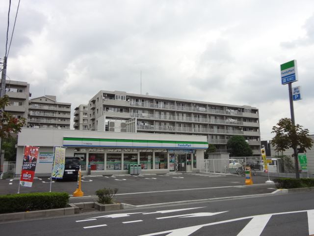 Convenience store. 240m to Family Mart (convenience store)