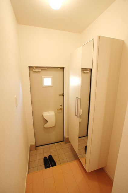 Entrance. Bright entrance Entrance around even cleaner in with shoe box