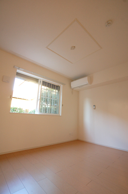 Other room space. Soundly sleep north Western-style until the morning