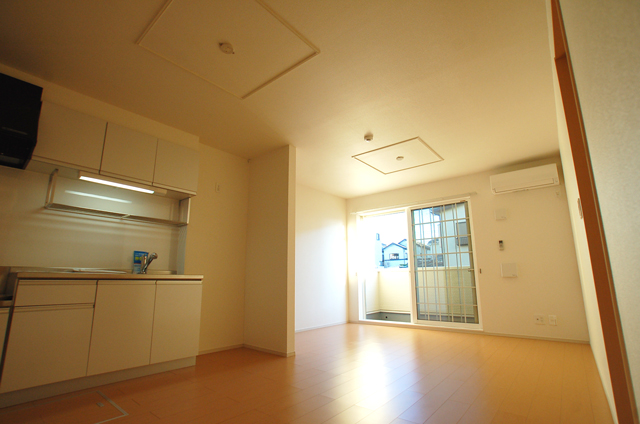 Living and room. Cozy space of Pledge 12,6 of room living room bright south-facing