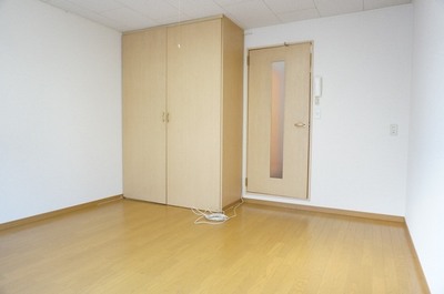 Entrance. You can use spacious with storage ☆