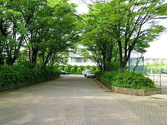 Junior high school. Soka Municipal Yatsuka until junior high school 1320m
