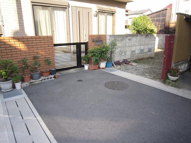 Local photos, including front road. Local (11 May 2013) Shooting