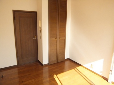 Living and room. There closet