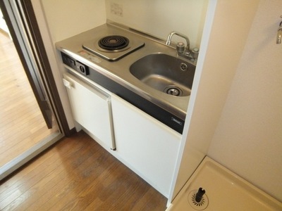 Kitchen. It is a kitchen with electric stove