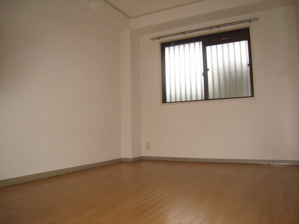 Other room space. North Western-style