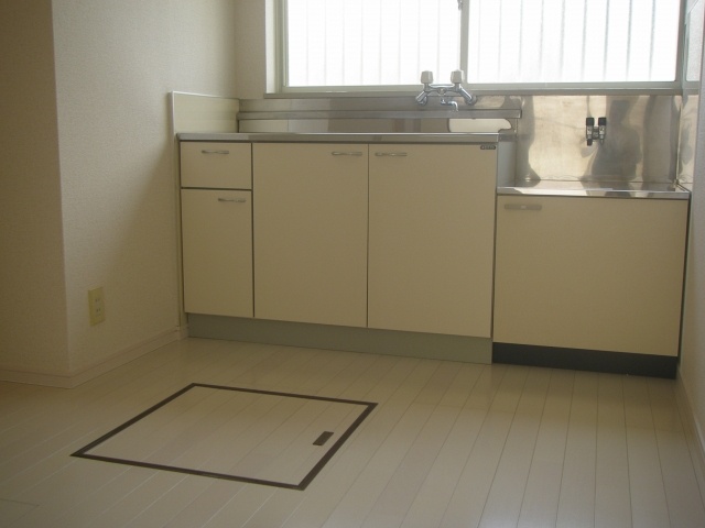 Kitchen. Underfloor Storage