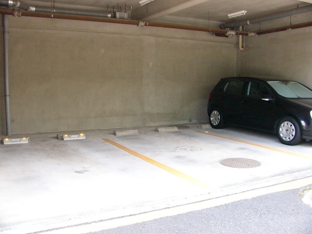 Parking lot. Roofed, Roof No Yes