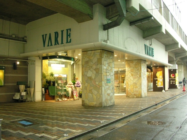 Supermarket. Soka Valie (about 236m) 300m to (super)