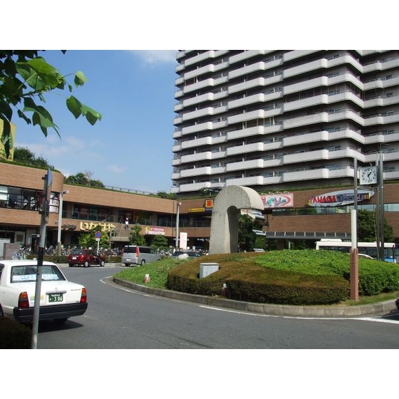 Shopping centre. Soka Marui & 2245m to the outlet (shopping center)