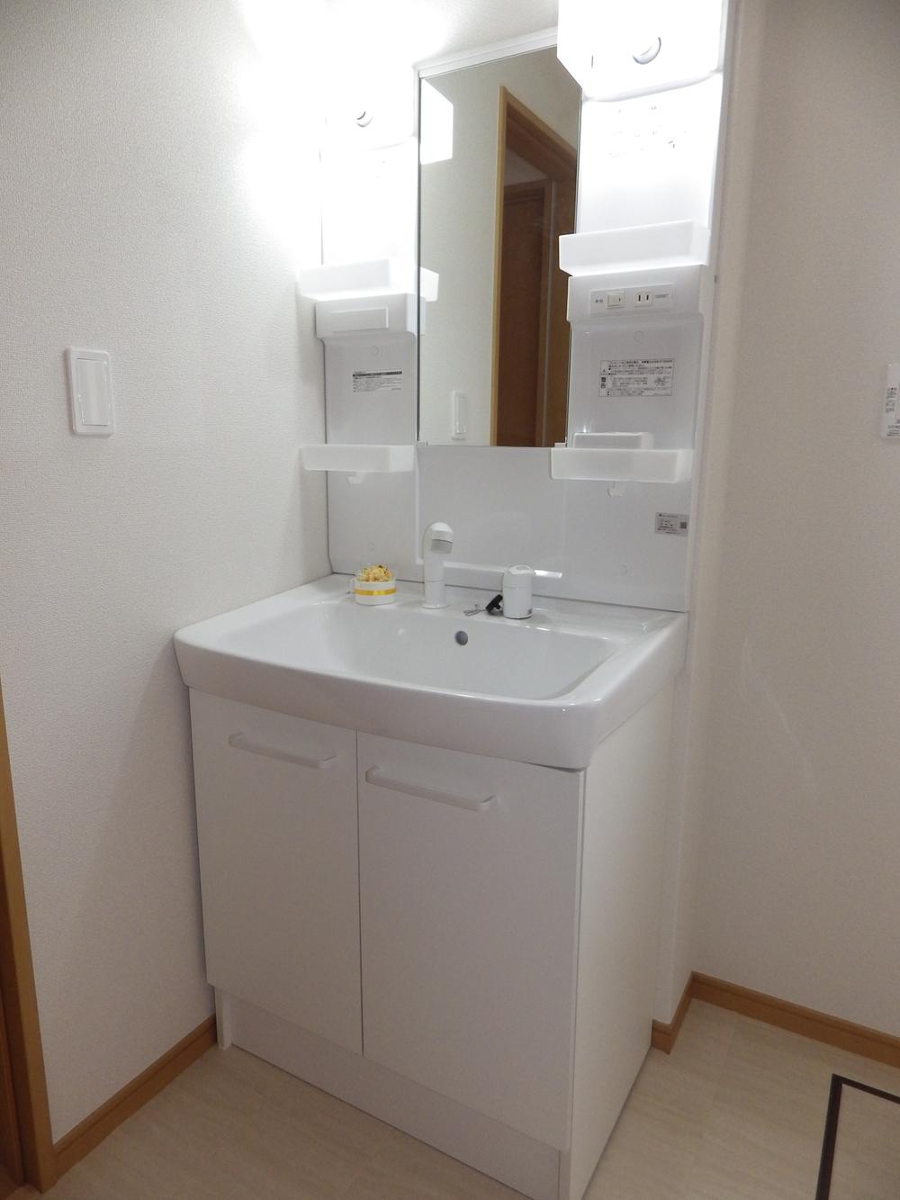 Wash basin, toilet. Indoor (11 May 2013) Shooting