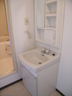 Washroom. There washbasin independent! 