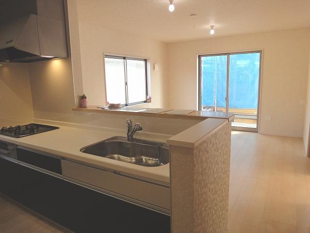 Living. 7 Building room (October 28, 2013) Shooting South-facing quires LDK14 Open kitchen can cook while enjoying the conversation with your family