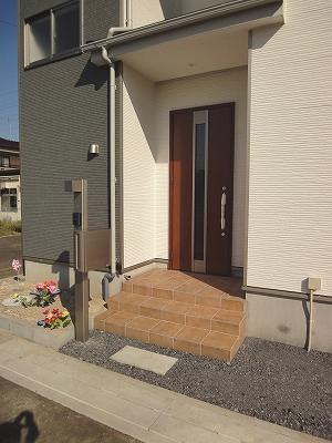 Entrance. 7 Building site (October 28, 2013) Shooting