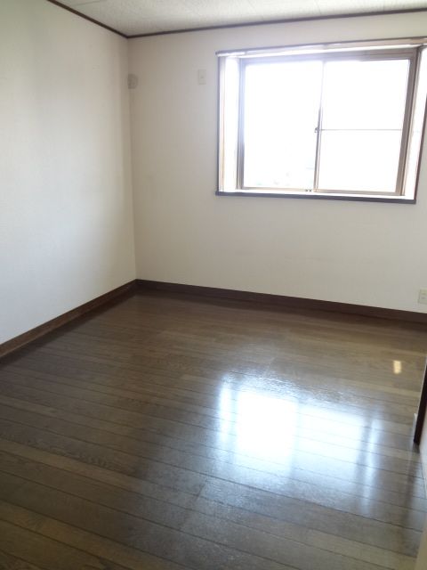 Living and room. Is on the second floor of the Western-style there is a bay window