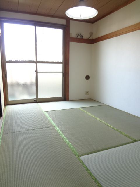 Living and room. It finished clean renovation