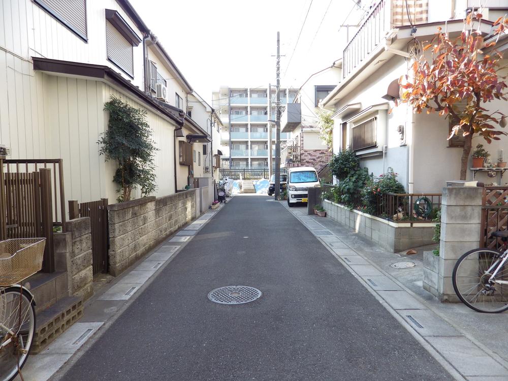 Local photos, including front road. Local (12 May 2013) Shooting