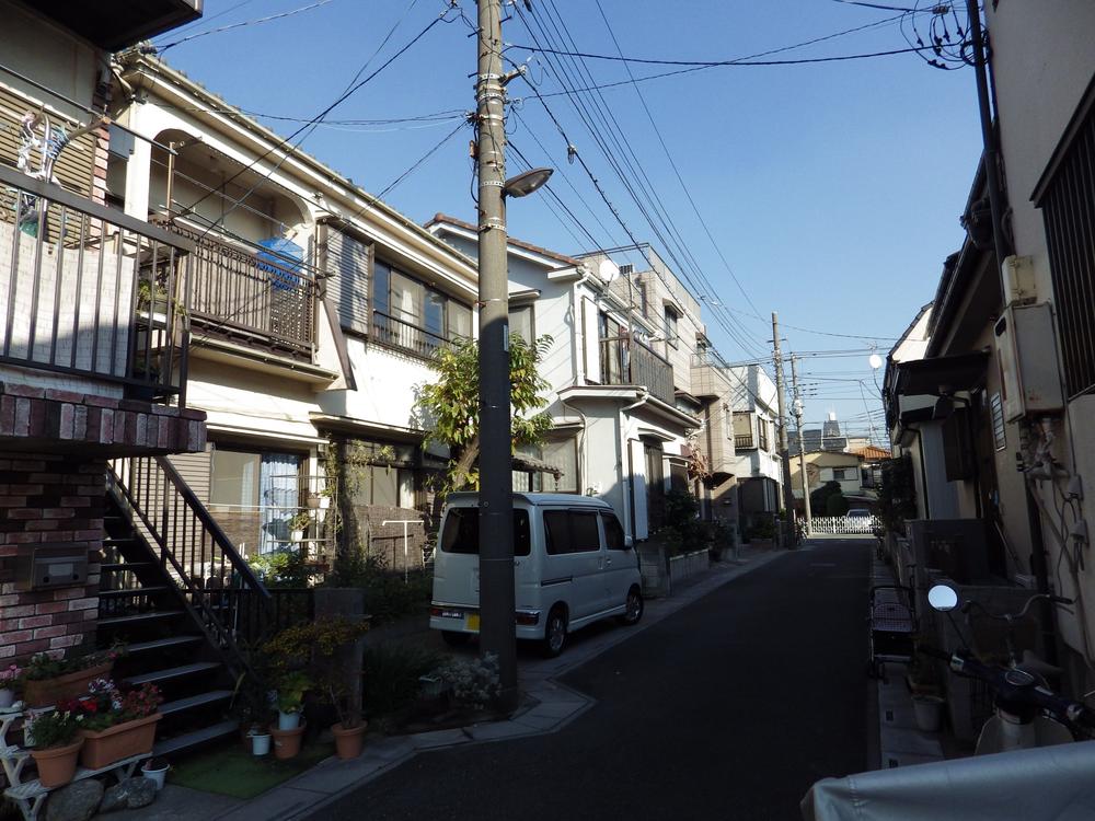 Local photos, including front road. Local (12 May 2013) Shooting